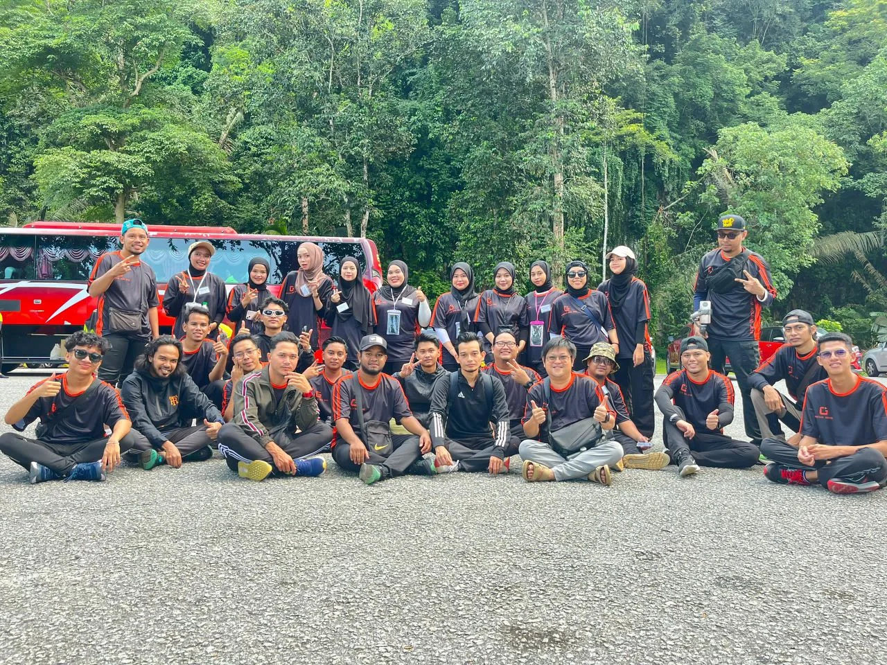 Foto kumpulan di perhimpunan luar